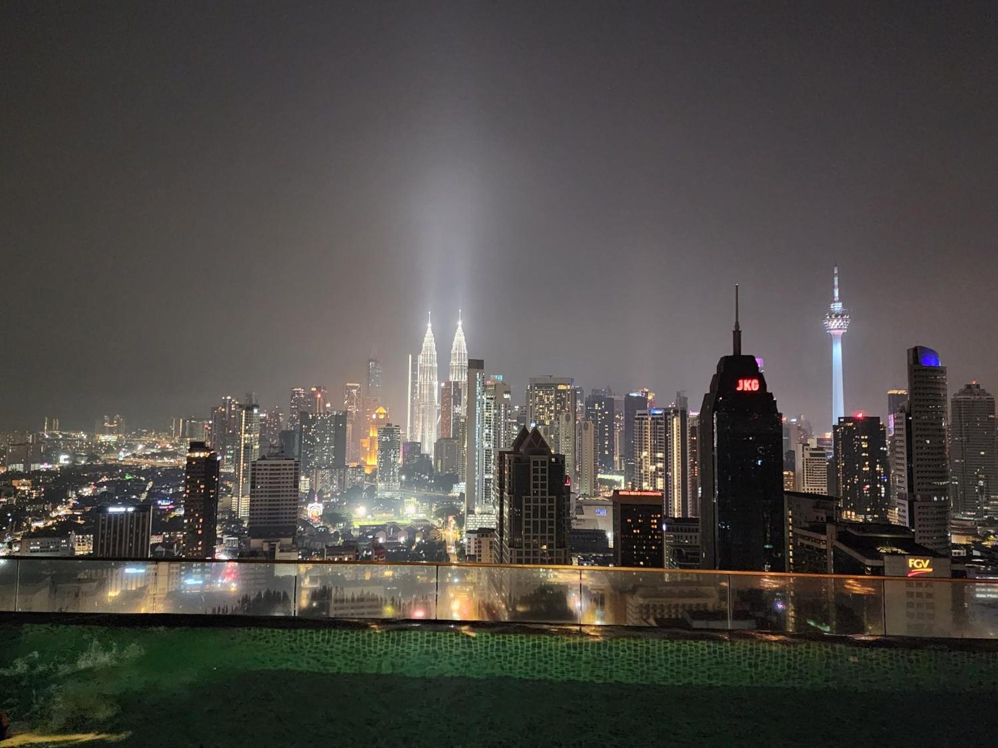 Regalia Comfort Klcc Skypool Apartment *