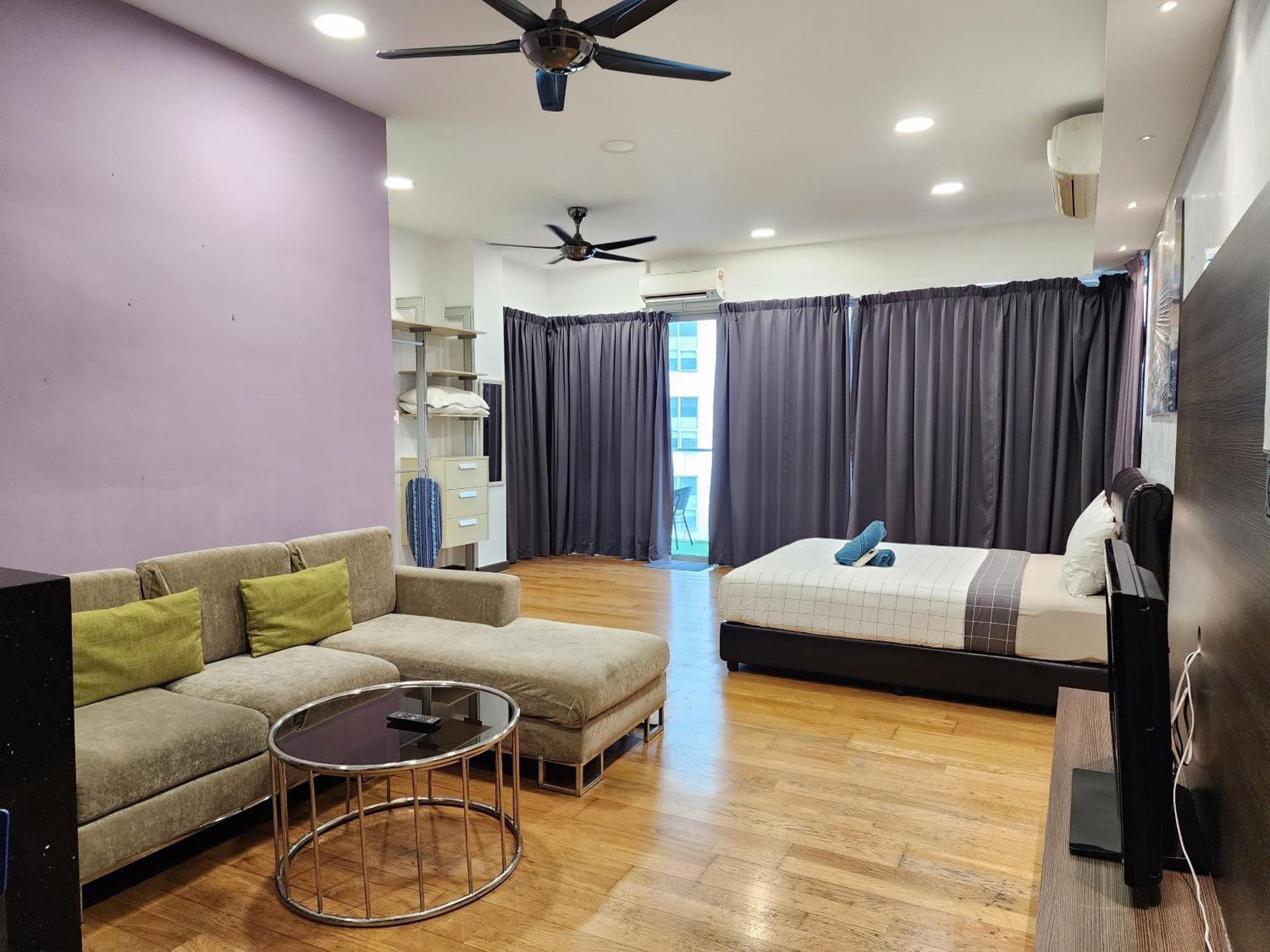 Regalia Comfort Klcc Skypool Apartment