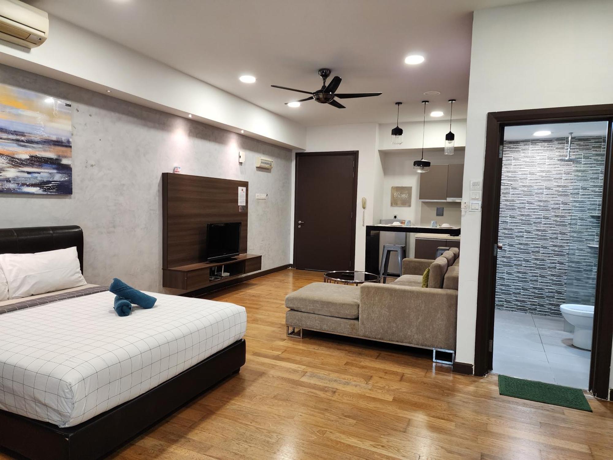 Regalia Comfort Klcc Skypool Apartment *